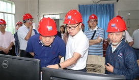 省经信厅副厅长翟刚一行到公司督查清静事情