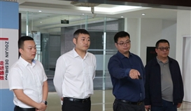 空港兴城总司理黄轲一行到亚洲必赢钒钛旅行交流