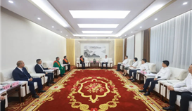 乐山新闻网5月7日报道：：赵波赵迎春赖淑芳黄平林会见我市受表扬的天下全省劳动模范和先进事情者代表